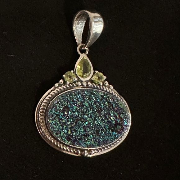 Oval pendant with green drusy & peridot set in sterling silver - Picture 1 of 9